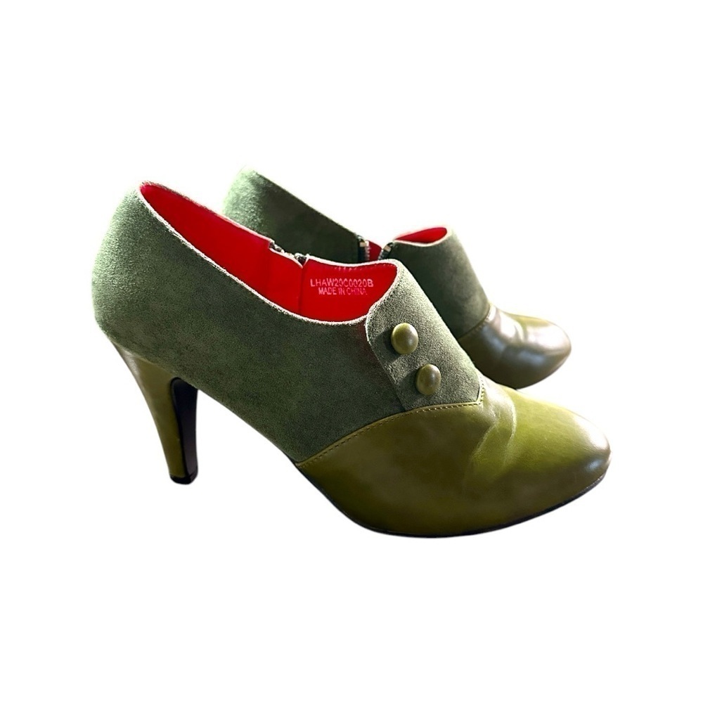 LULU HUN, LONDON, WOMENS GREEN SUEDE & LEATHER HEELS WITH RED INSOLE.
